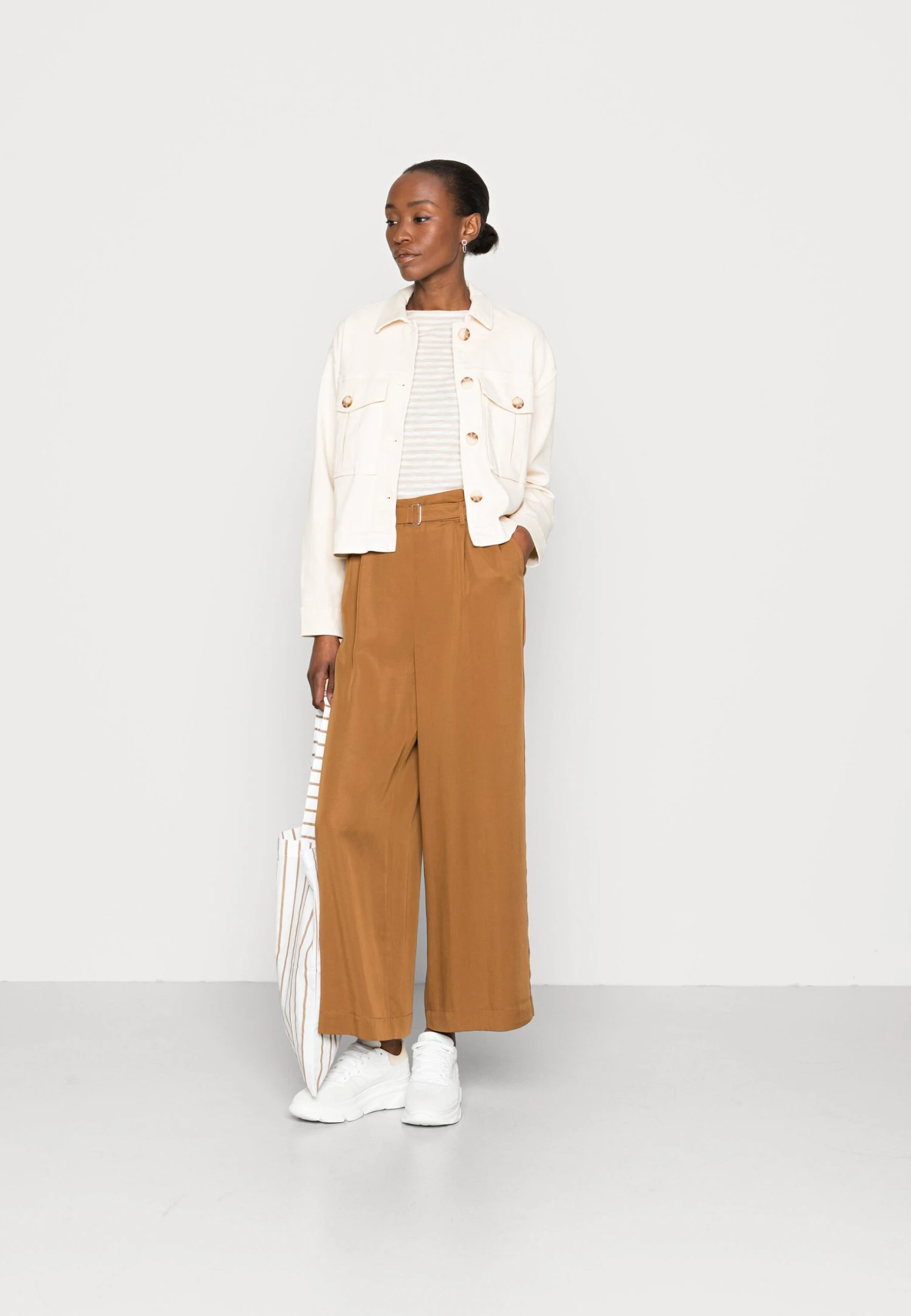 Tom Tailor Modern Cropped Jacket - Denim Jacket - Soft Neutral Beige 2 Tom Tailor Modern Cropped Jacket - Denim Jacket - Soft Neutral Beige - Image 2