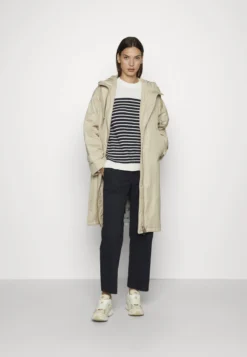 ESPRIT Sus Stich - Jumper - Off-White/Blue -Esprid Shop 04cfd5f549d445e395a869b5a4ee1a02 scaled