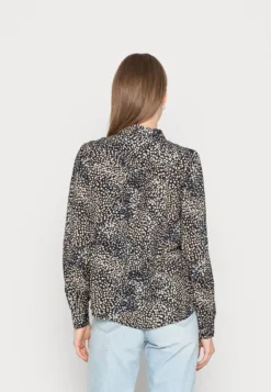 B.young Byjosa Puff Shirt - Button-Down Blouse - Copenhagen Night -Esprid Shop 0570efa39673441e8d3c16fd1b1e1ed2 scaled