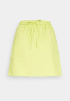 SAMSØE SAMSØE Lua Skirt - Mini Skirt - Acid Green -Esprid Shop 0a04de7eea914dcea36b0d4ba042f93b scaled