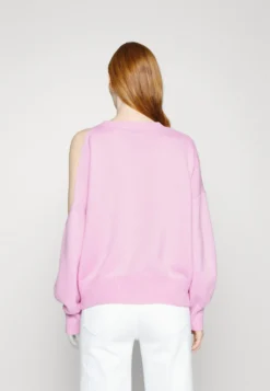 True Religion Cut Out Sweater Powder - Jumper - Lilac -Esprid Shop 0de338e00fd14f13aa979ec4e246df18 scaled