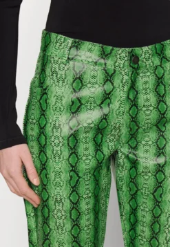 Résumé Pant - Trousers - Kiwi -Esprid Shop 115097fe208244bdbc6ada9c8e31a4ff scaled