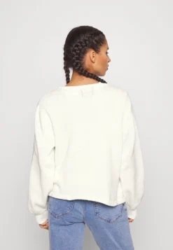 Pieces Petite Pctrista Wrap - Cardigan - Cloud Dancer -Esprid Shop 12d14bae939b407a8ecb3c018762526d scaled