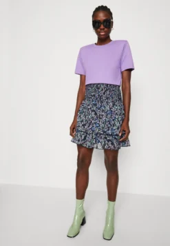 Saint Tropez Tikasz Skirt - Mini Skirt - Night Backyard -Esprid Shop 1ae3e8e2d1964fb989cf2ee0f7198aad scaled