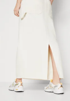 Gina Tricot Carpenter Long Skirt - Denim Skirt -Esprid Shop 1b4157f8471d4664af2256a5e71dfe7b scaled