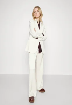 Emporio Armani Blazer - White -Esprid Shop 2127bd605f0a442eac80090c5787b0f6 scaled