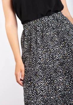 Animal Print Tier Hem Midi - A-Line Skirt - Black -Esprid Shop 21993b03a705453499ffcf02d73dc180 scaled