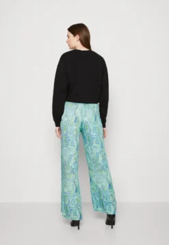 Emily Van Den Bergh Pants - Trousers - Green/Blue Paisley -Esprid Shop 2294c7038a2142d6bd1eccfa034aa84f scaled