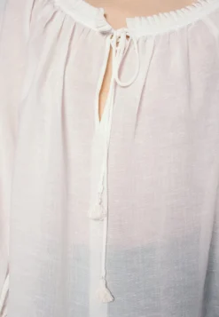 Nazario - Blouse - Bianco 11 Nazario - Blouse - Bianco -Esprid Shop 22b427dc8a994d9695f8803e7b95b985 scaled