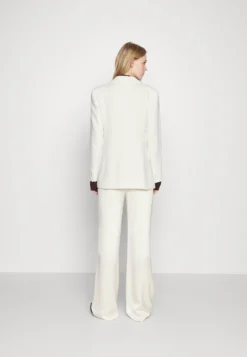 Emporio Armani Blazer - White -Esprid Shop 25dc7da6f72e430d8bde5ffbba4ab418 scaled