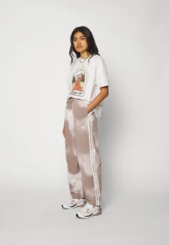 Adidas Originals Track Pant - Tracksuit Bottoms - Wonderbeige/Multicolor -Esprid Shop 2a2e09cda30043c2b84f975e4825967b scaled
