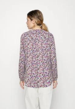 B.young Byjosa Vneck - Button-Down Blouse - Red/Violet -Esprid Shop 2dce9dd58882469199c83152f93e47ab scaled