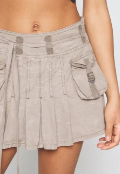 BDG Urban Outfitters Pleated Mini - Mini Skirt - Khaki -Esprid Shop 2e42eaf3a37b4f8180dcd1251867e14c scaled