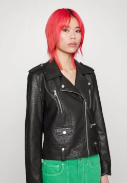 ONLY Onlmia Biker Jacket - Faux Leather Jacket - Black -Esprid Shop 2ff5c145e4b64491a9c0de669e9acbb9 scaled
