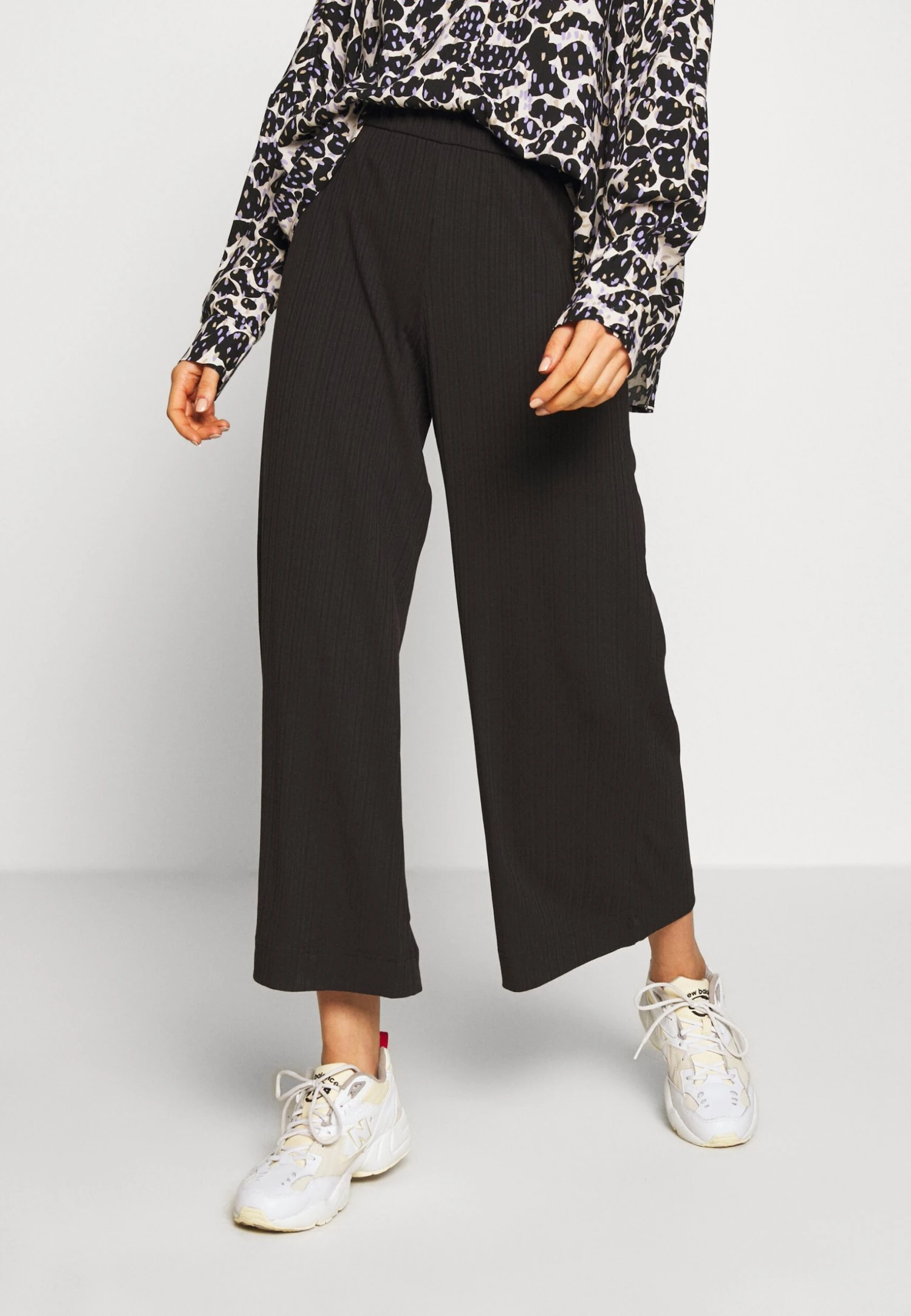 Monki Trousers - Black Dark 1 Monki Trousers - Black Dark