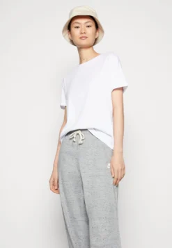 Nike Sportswear Gym Vintage Easy Pant - Tracksuit Bottoms - Grau/Weiss -Esprid Shop 38bf18978e1349fa9e234134760fe0e3 scaled