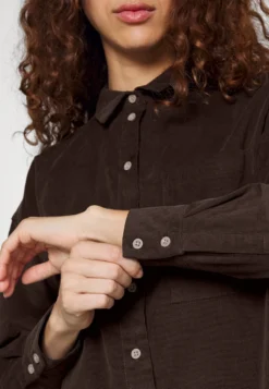 B.young Bydinia Loose - Button-Down Blouse - Java 11 B.young Bydinia Loose - Button-Down Blouse - Java -Esprid Shop 3a364497ccc24886a3ecec9d71396a5f scaled