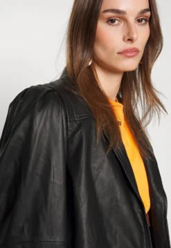 Elara Daily - Blazer - Meteorite Black -Esprid Shop 41885824b6054663b17559deb120fa13 scaled