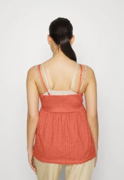 ONLY MATERNITY Olmmega Strap - Blouse - Desert Sand -Esprid Shop 4355562b44b44d5c9a554cd6f29ac29e scaled