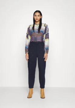 MUNTHE Dorset - Blouse - Rose 11 MUNTHE Dorset - Blouse - Rose -Esprid Shop 470ec83565384848bf769d191df64ab4 scaled