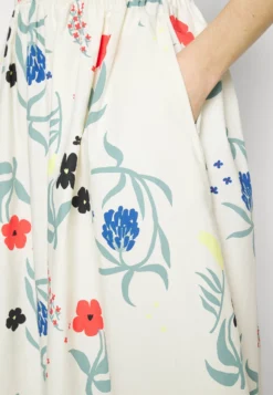 Marimekko Garrel Herbaario Skirt - A-Line Skirt - White/Green/Blue/Red -Esprid Shop 479198e31ef44f76b0c0be0fa4a0bf6f scaled