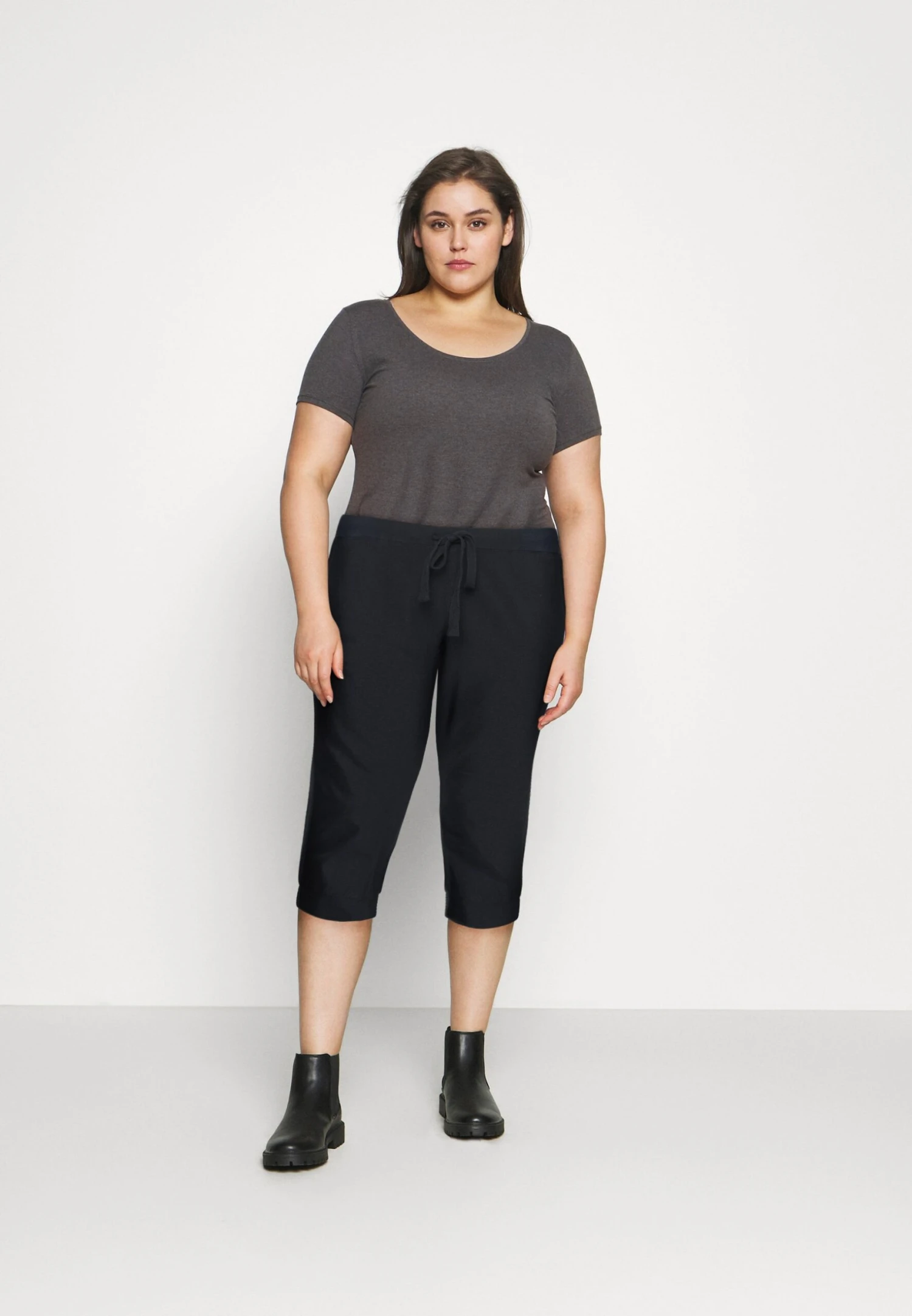 Capri Pants - Tracksuit Bottoms 2 Capri Pants - Tracksuit Bottoms - Image 2