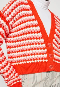 ESPRIT Chunky Tape - Cardigan - Orange Red -Esprid Shop 4a540b13c94b48069fabc30f5c506f59 scaled