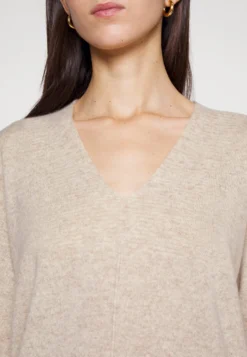 REPEAT Sweater - Jumper - Sand -Esprid Shop 4b22226c9cb74ddfb0177b015d01edeb scaled