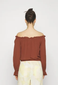 Visunny Off Shoulder Cropped - Blouse - Chocolate Fondant -Esprid Shop 4c76255a325148b583e68a969eb484f0 scaled