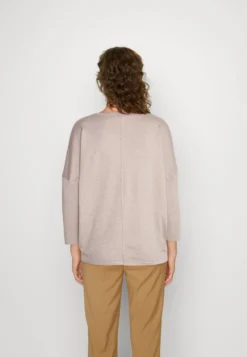 Saint Tropez Milasz R-Neck - Jumper - Doeskin Melange -Esprid Shop 4ea6f54c14c74388ad756a5b7b185df8 scaled