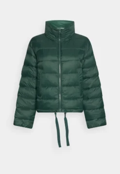 Marc O'Polo Jacket Stand Up Collar Drawstring Hem - Winter Jacket - Spring Pine -Esprid Shop 5067c9ac87dd4ffdb290708f719f9c90 scaled