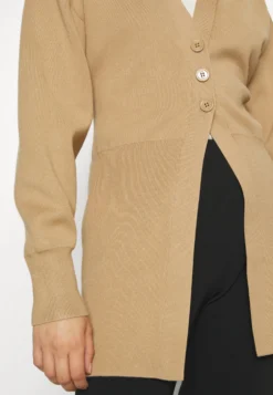 Boss Fanshui - Cardigan - Medium Beige -Esprid Shop 52b98d772e444514952f9a4fbae97526 scaled