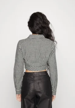 Noisy May Petite Nmerik Overlay - Blouse - Black 7 Noisy May Petite Nmerik Overlay - Blouse - Black -Esprid Shop 55e44cbf70b74e7ea84fadf7aed8579f scaled