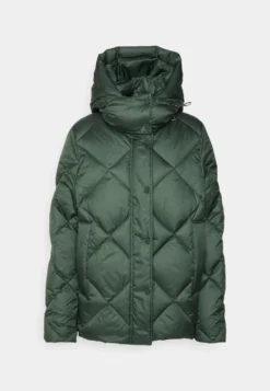 Marc O'Polo Diamond Quilting Detachable Hood Welt Poc - Down Jacket - Pine Forest -Esprid Shop 583b424ed83e4a65a5ce36818d6cc4b6 scaled