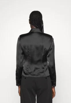 Alice + Olivia Willa - Button-Down Blouse - Black -Esprid Shop 5ebac142f1ea49649f5490ebd0d5f5c5 scaled