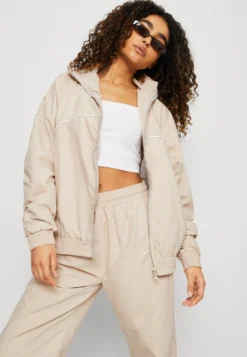 Logo Track Jacket - Training Jacket - Sand -Esprid Shop 5f6ced263ef44029b6323f32ccbc4323 scaled