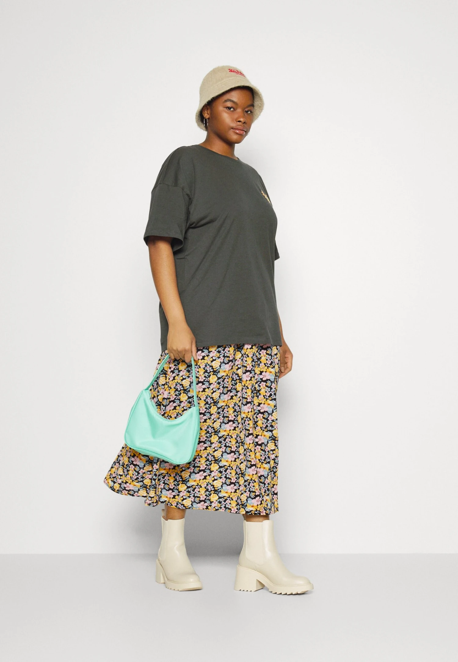 ONLY CARMAKOMA Carluxmie Long Skirt - A-Line Skirt - Black 2 ONLY CARMAKOMA Carluxmie Long Skirt - A-Line Skirt - Black - Image 2