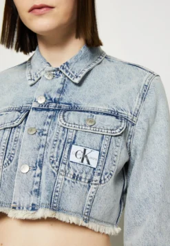 Calvin Klein Jeans Extreme Cropped Jacket - Denim Jacket - Denim Light -Esprid Shop 683a2c5809fd4ef38e873b7c7f87fd91 scaled