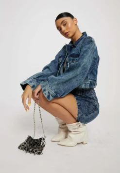 CroppedBell Sleeve - Denim Jacket -Esprid Shop 6aa2de6f2dce4e66a3879eeb9136de02