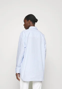 SAMSØE SAMSØE Luana - Button-Down Blouse - Dusty Blue -Esprid Shop 6b96cf131fb841fcbed4e5b5bbe071ce scaled