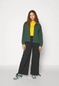 Jordan Jacket - Windbreaker - Midnight Green/Sky Teal/Black -Esprid Shop 6da8f17086254a8dba03992ca77e1b4f scaled