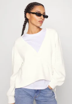 Pieces Petite Pctrista Wrap - Cardigan - Cloud Dancer -Esprid Shop 73d21cf4a61f4c5b80b21850bec0c070 scaled