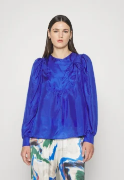 MUNTHE Drive - Blouse 21 MUNTHE Drive - Blouse -Esprid Shop 7695e17ca75d446899e1adf13dd07113 scaled