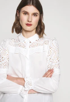 Bruuns Bazaar Sienna Robine - Button-Down Blouse - Snow White -Esprid Shop 76b60e3223de401b934bf18096f8ebcd scaled
