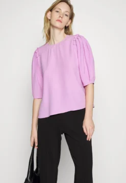 Boss Iwena - Blouse - Open Pink -Esprid Shop 78b8baa123d644508c8ce58596a54a65 scaled