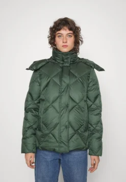 Marc O'Polo Diamond Quilting Detachable Hood Welt Poc - Down Jacket - Pine Forest
