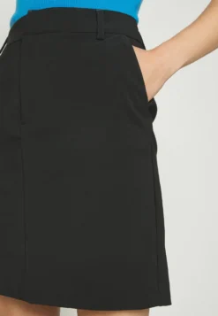 Gestuz Joelle - Mini Skirt - Black -Esprid Shop 818f0fce8e114d22ae9f6ecea9224995 scaled