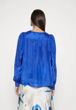 MUNTHE Drive - Blouse 16 MUNTHE Drive - Blouse -Esprid Shop 8b8bd239f00d4c7995d4e11fea19dc76 scaled