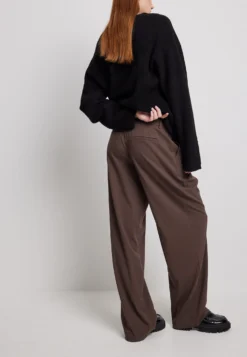 NA-KD Mid Waisted Oversized Trousers - Trousers - Brown -Esprid Shop 8bc819b57f314811b768ac91f2286bb7 scaled