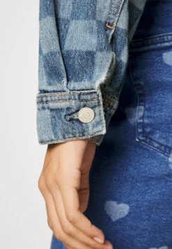 Marc O'Polo DENIM Oversized Fit Cropped - Denim Jacket - Multi-Coloured/Light Blue -Esprid Shop 8d73b68fdeaa4886a1306563b13a5e29 scaled